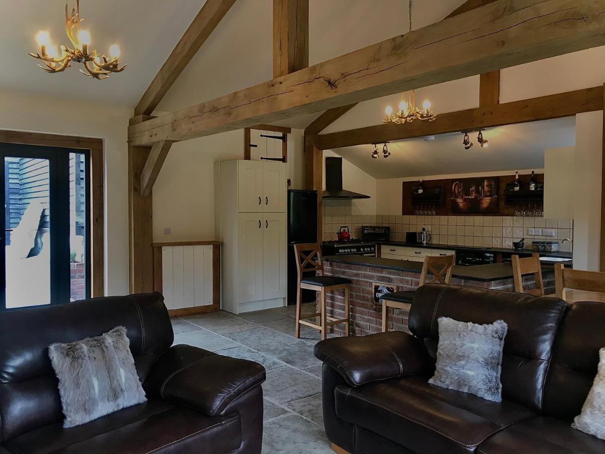 Trelaske Mill Cider Barn-With Hot Tub, Fire Pit Bbq Lewannick Exterior photo