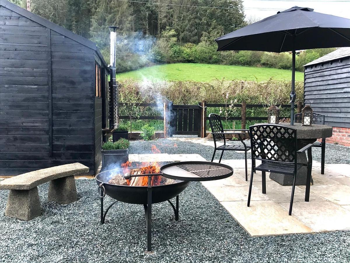 Trelaske Mill Cider Barn-With Hot Tub, Fire Pit Bbq Lewannick Exterior photo