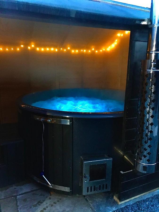 Trelaske Mill Cider Barn-With Hot Tub, Fire Pit Bbq Lewannick Exterior photo
