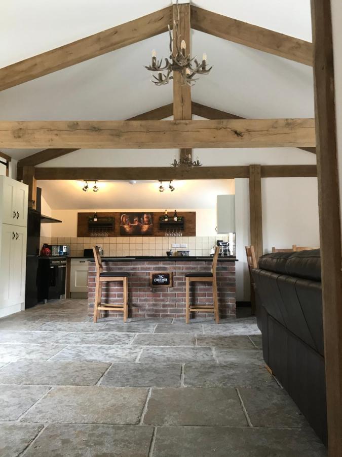 Trelaske Mill Cider Barn-With Hot Tub, Fire Pit Bbq Lewannick Exterior photo